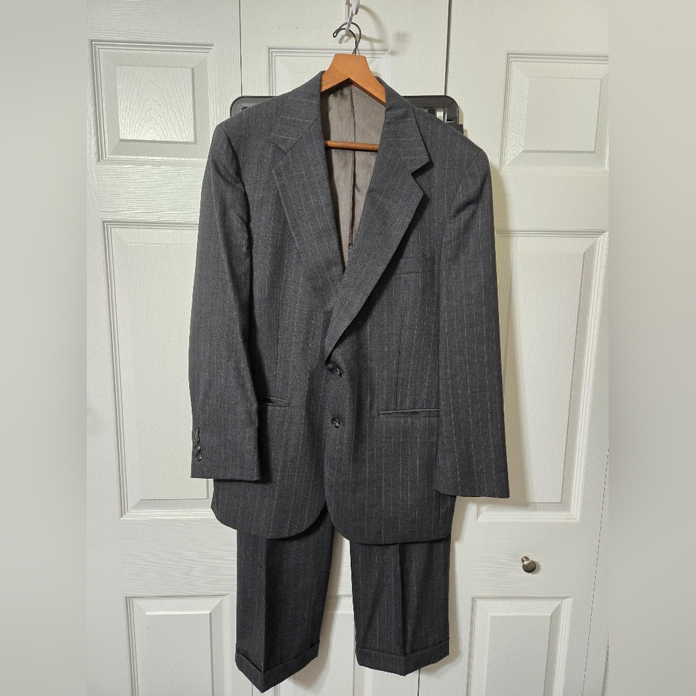 Stafford Gray Suit Jacket & Pants, Size 42 Reg Excellent Like New Condition
